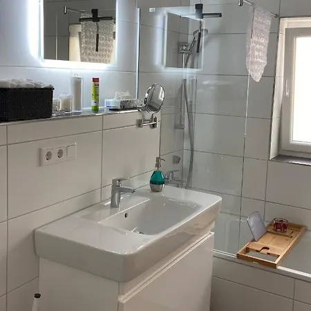 Modernes E25, 2-6 Pers Keine Monteure Lichtenau (Westphalia)